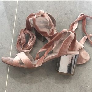Kenneth Cole Reaction velvet wrap sandals size 8.5